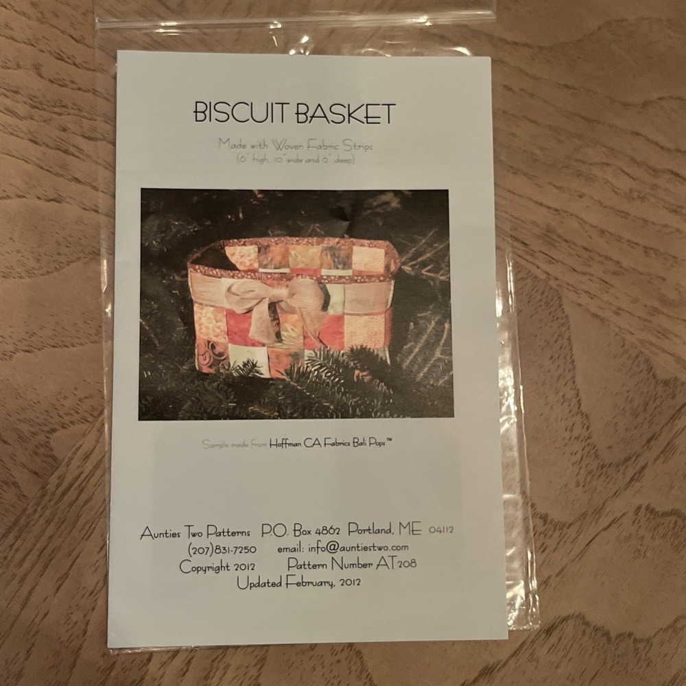 Aunties Two Patterns Biscuit Basket Made With Woven Fabric Strips quilt pattern